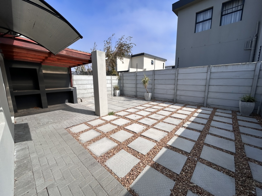 To Let 2 Bedroom Property for Rent in Parklands North Western Cape